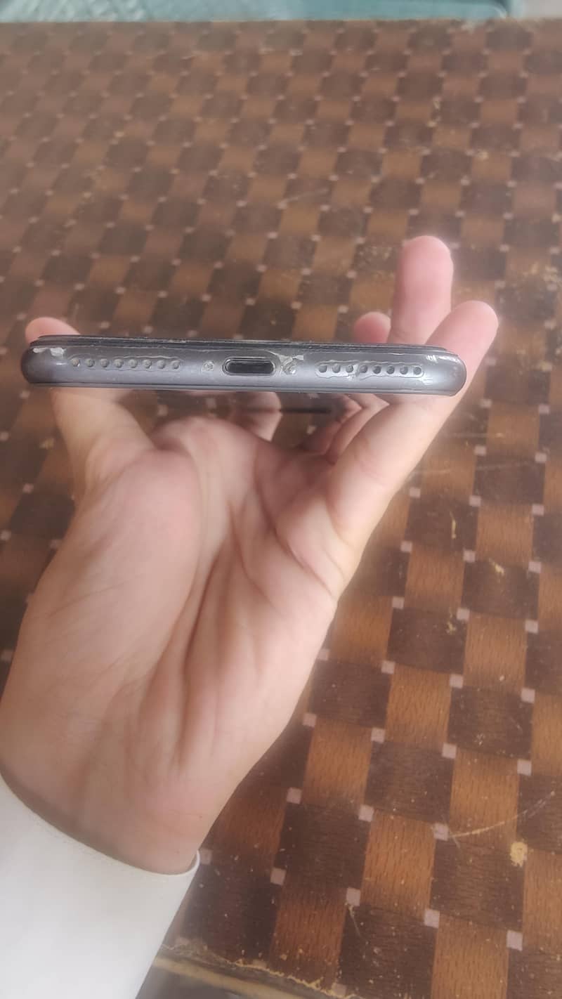Apple iPhone 8 Plus 4