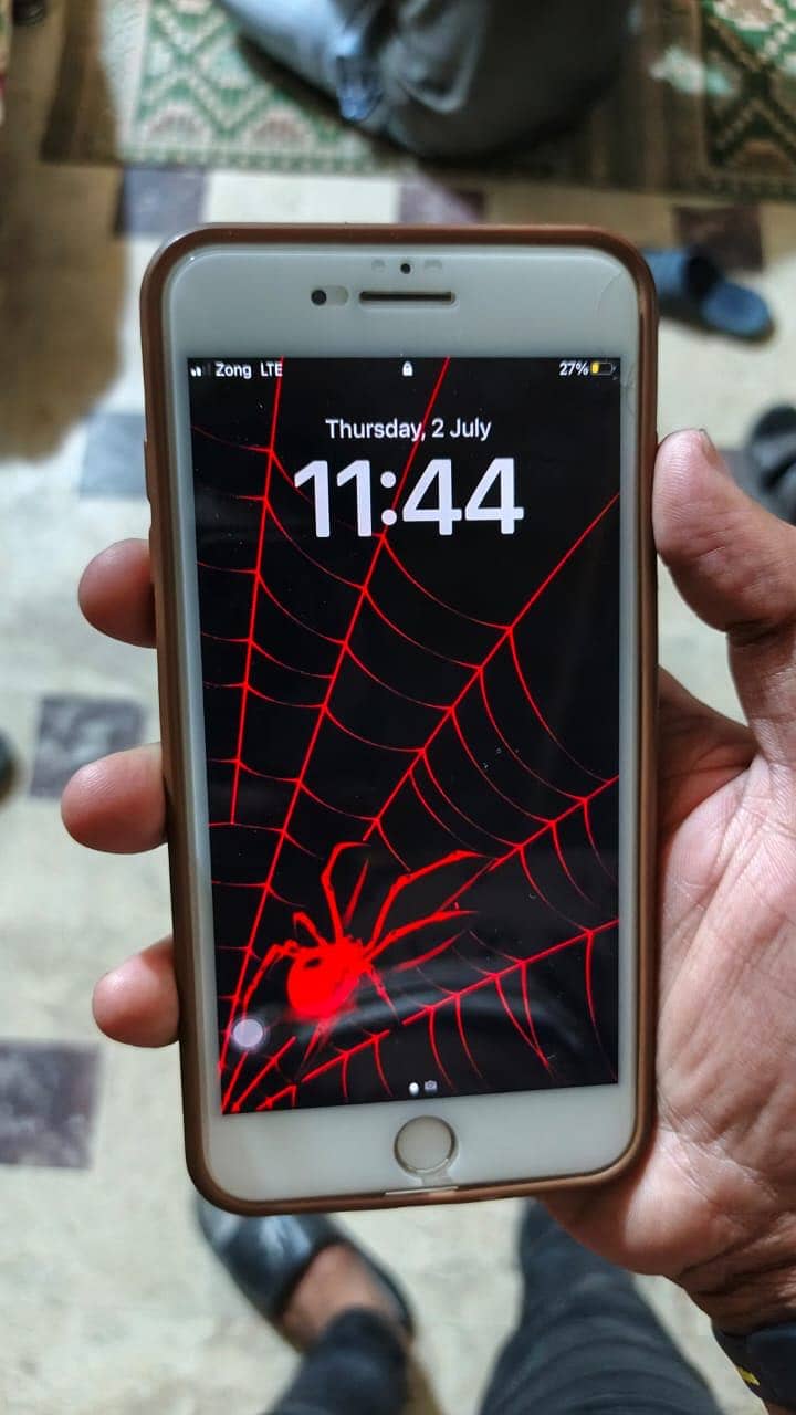 Apple iPhone 8 Plus 0