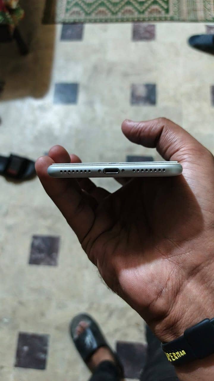 Apple iPhone 8 Plus 4