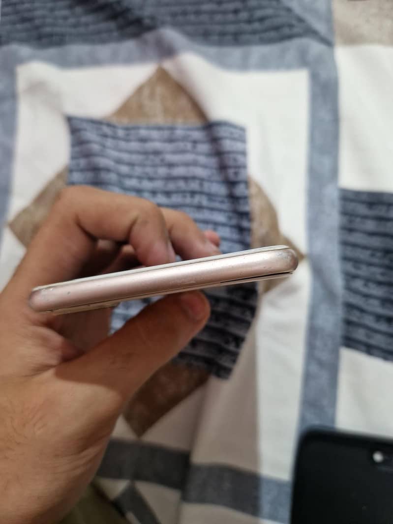 Apple iPhone 8 Plus 4