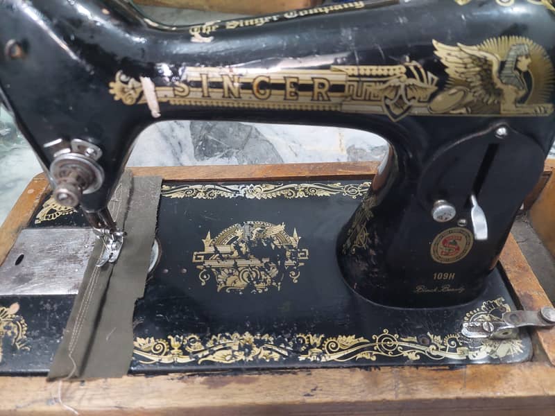 Singer Sewing Machine 0