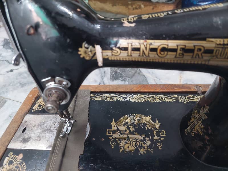 Singer Sewing Machine 4