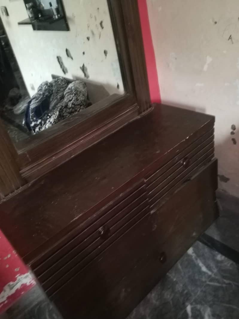 single bed and dressing table 3