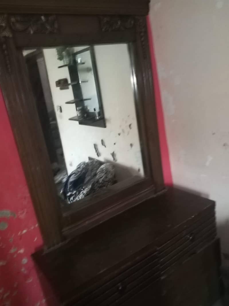 single bed and dressing table 4