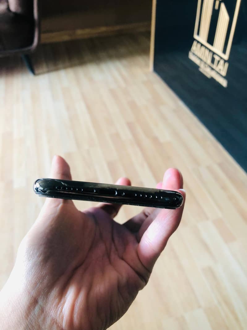 Apple iPhone X 3