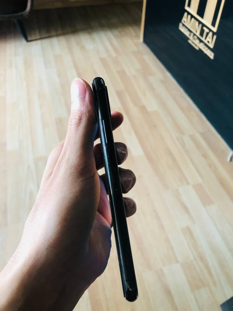 Apple iPhone X 4