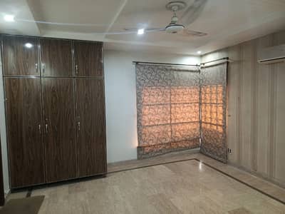 Upper portion for Rent with Gas