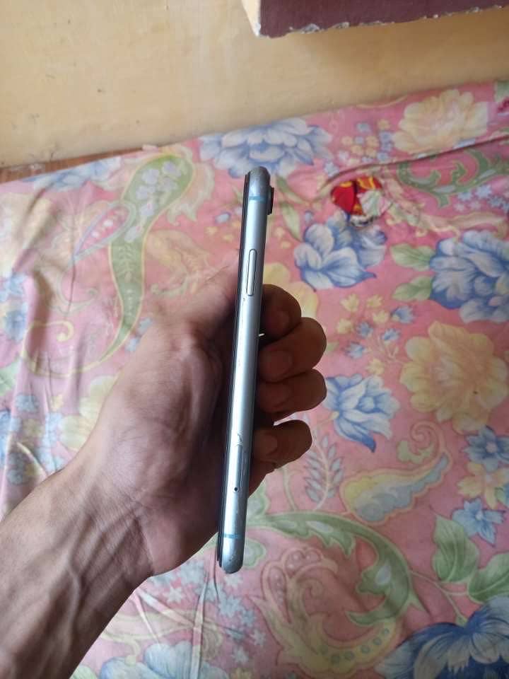 Apple iPhone XR 4