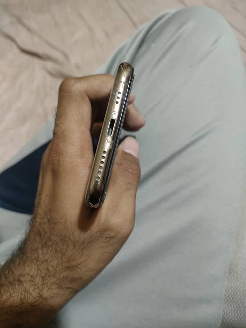 Apple iPhone XS 3