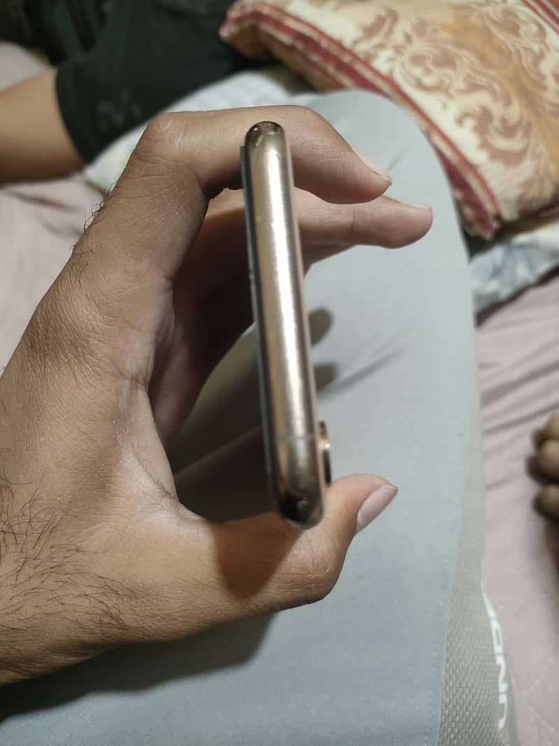 Apple iPhone XS 5