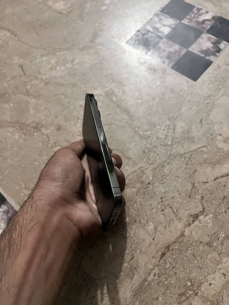 Apple iPhone 13 Pro 1