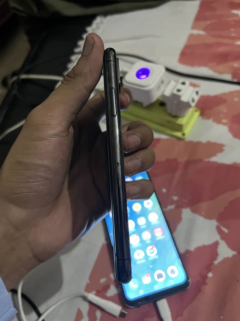 Apple iPhone X 3
