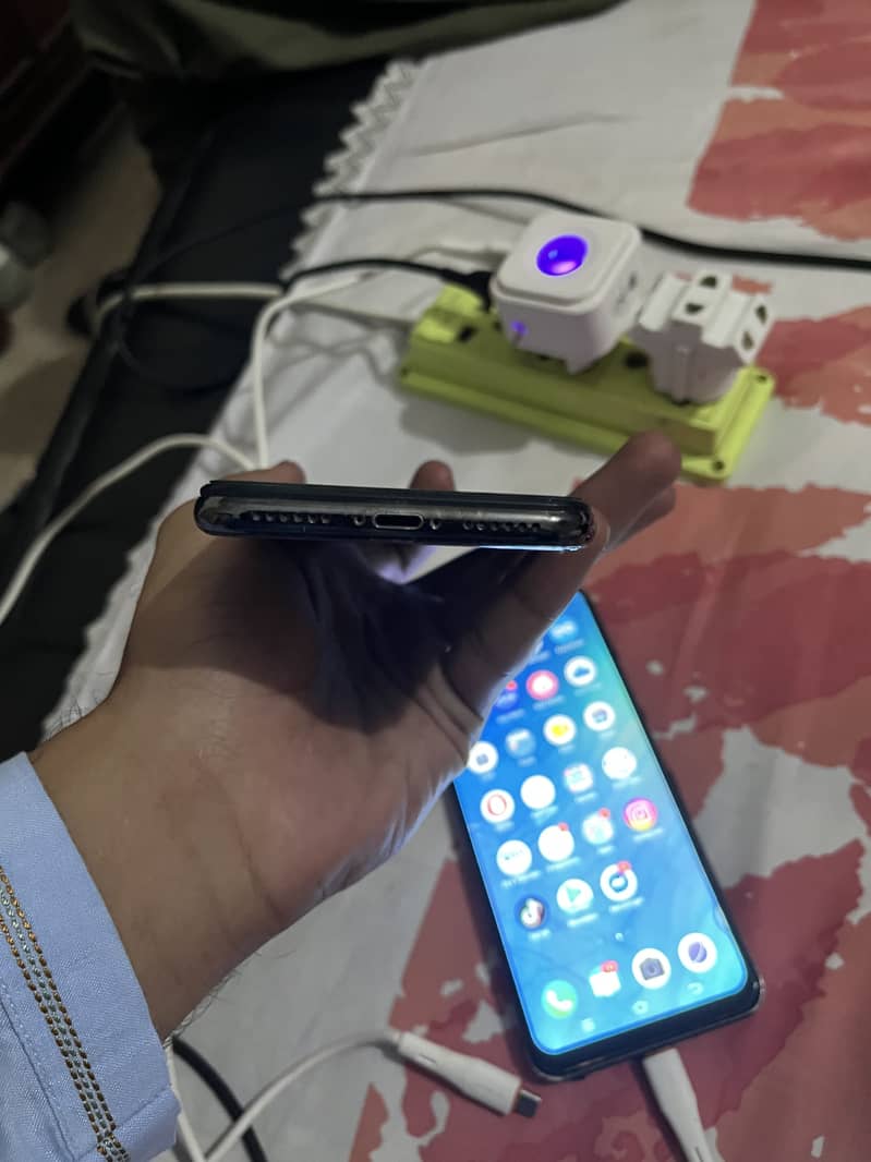 Apple iPhone X 4