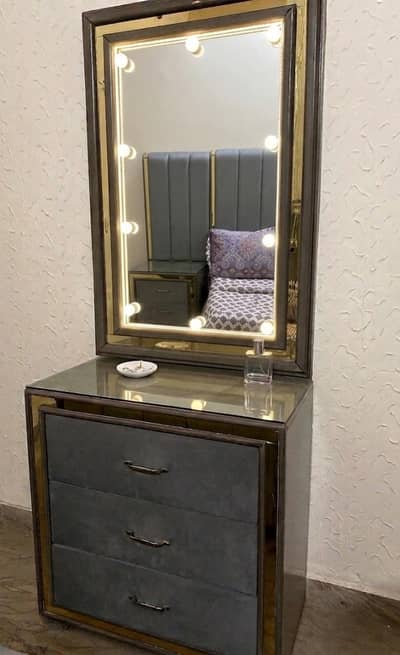 Modern Design Bedset and Vanity