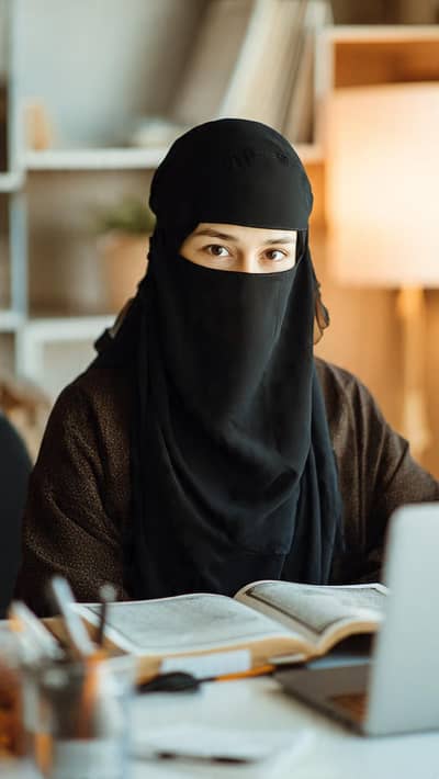 Female Online Quran Tutor for KSA USA UK Kids | Tajweed & Nazra