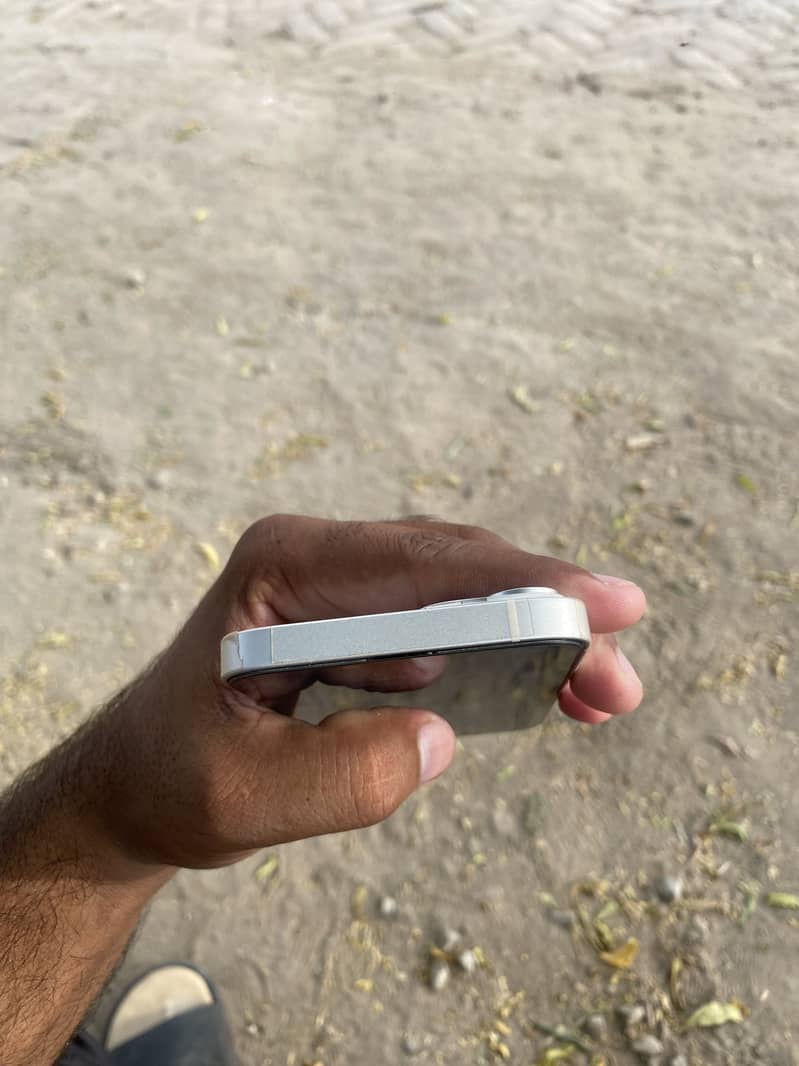 Apple iPhone 14 3