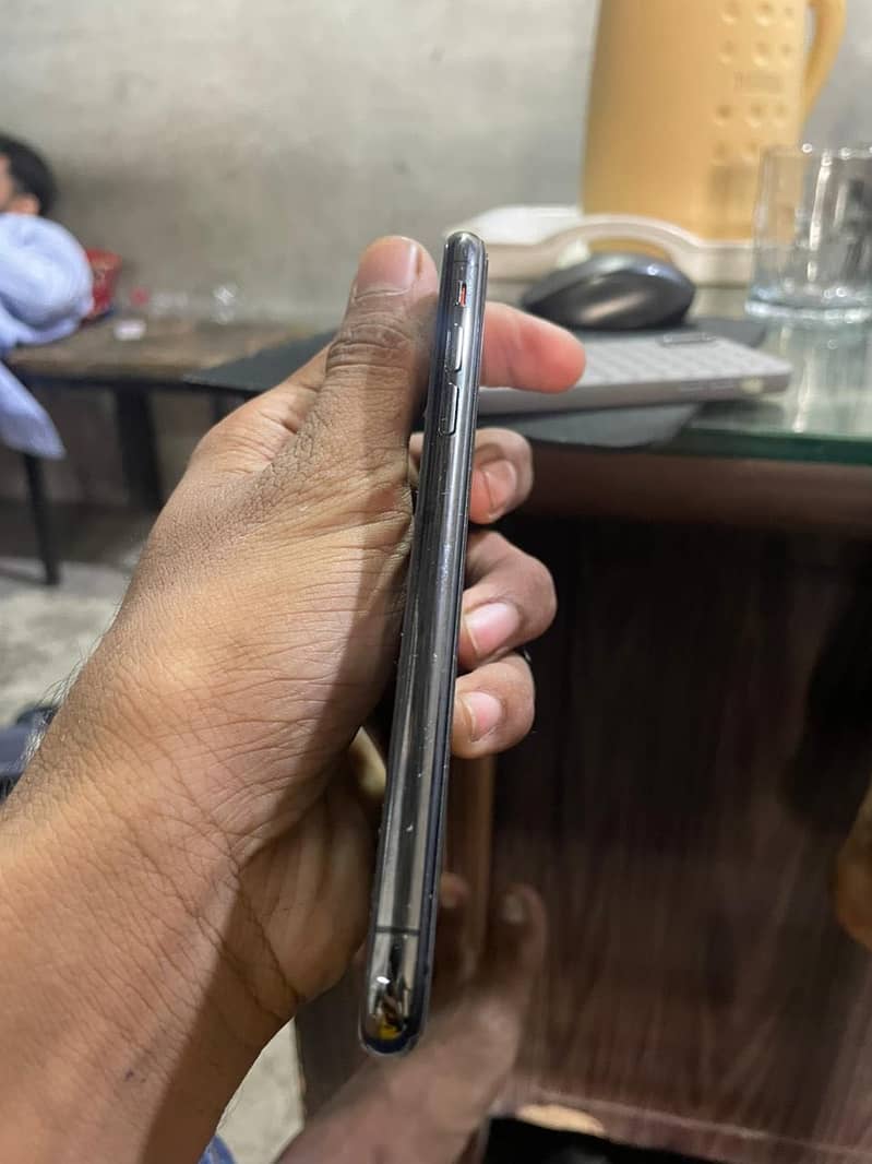 Apple iPhone X 3