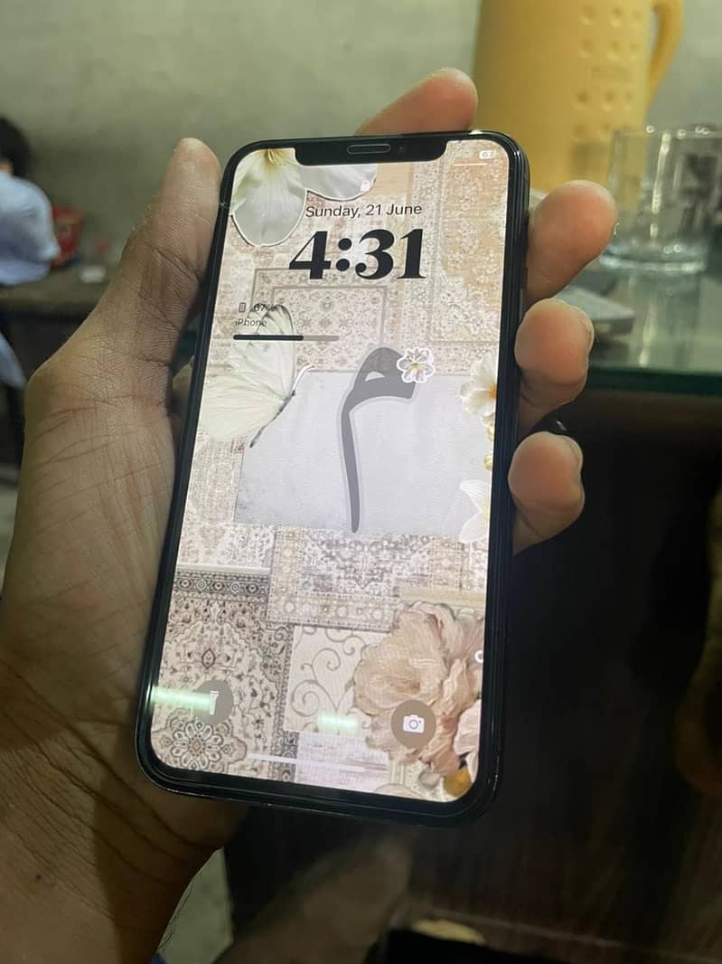Apple iPhone X 4