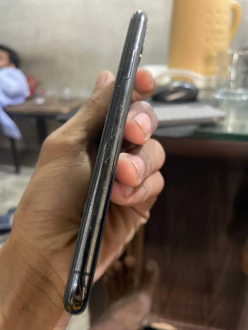 Apple iPhone X 5