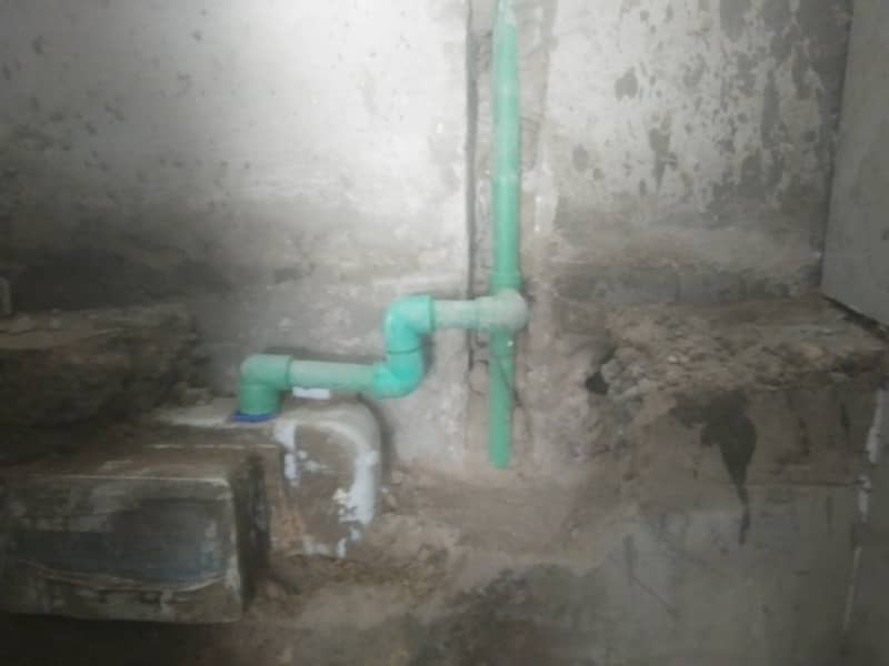 Plumbers & helpers 0