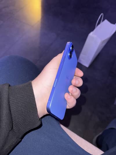Apple iPhone 16