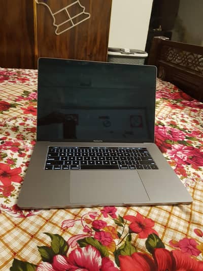 MacBook Pro 15" 2018 Core i9 | 32GB RAM 512GB SSD | 4GB 555X