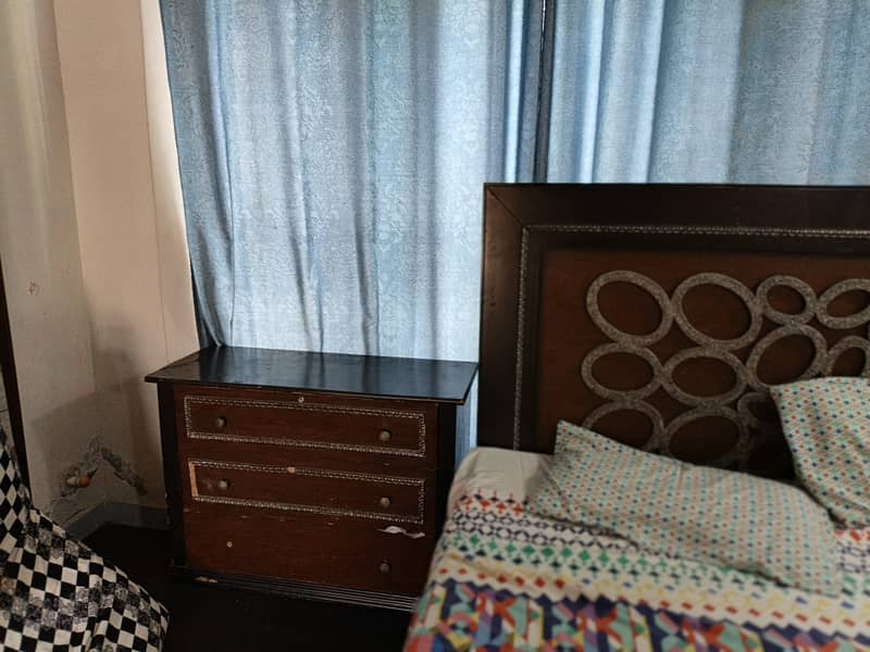 King size bed 2