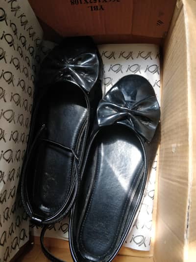 black pumps by YO! Service shoes