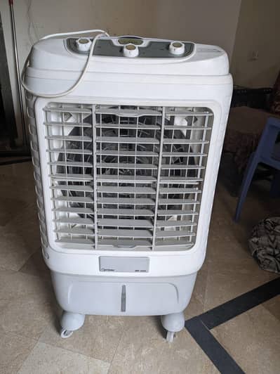 BOSS CYCLONE 4000 AIR COOLER.