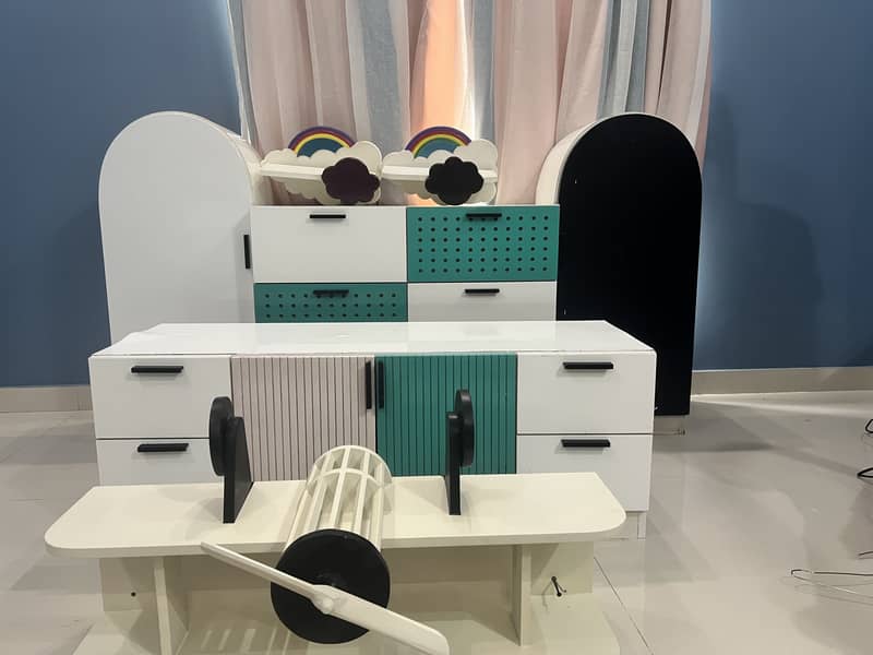 Table with cupboard 3