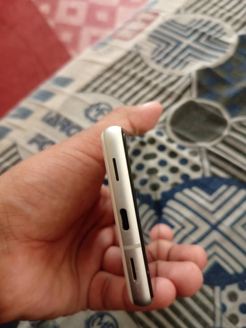 Google Pixel 7a 5