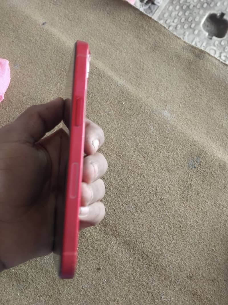 Apple iPhone 13 4