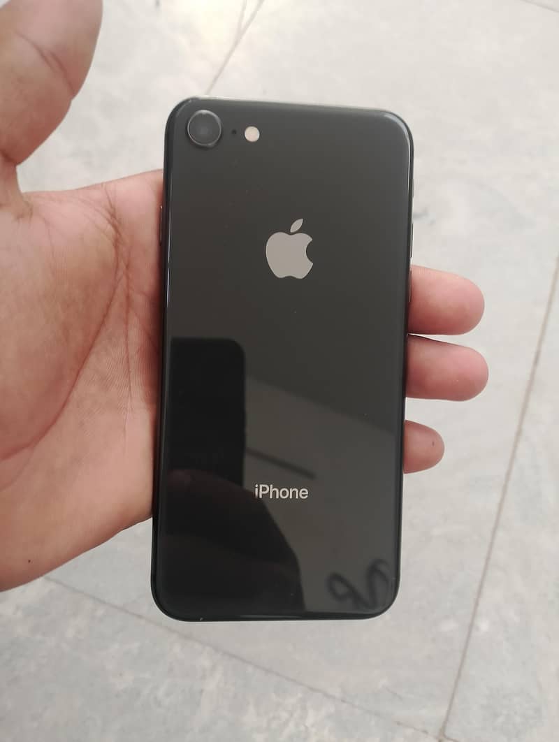 Apple iPhone 8 1