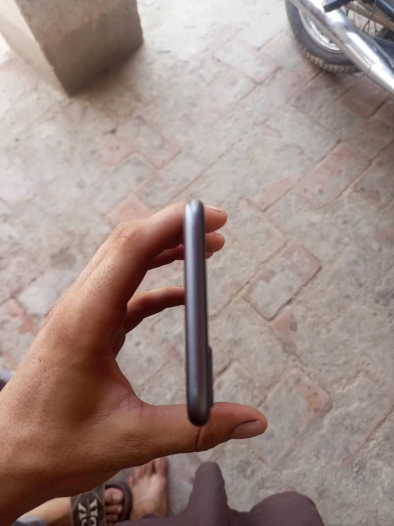 Apple iPhone 8 Plus 4