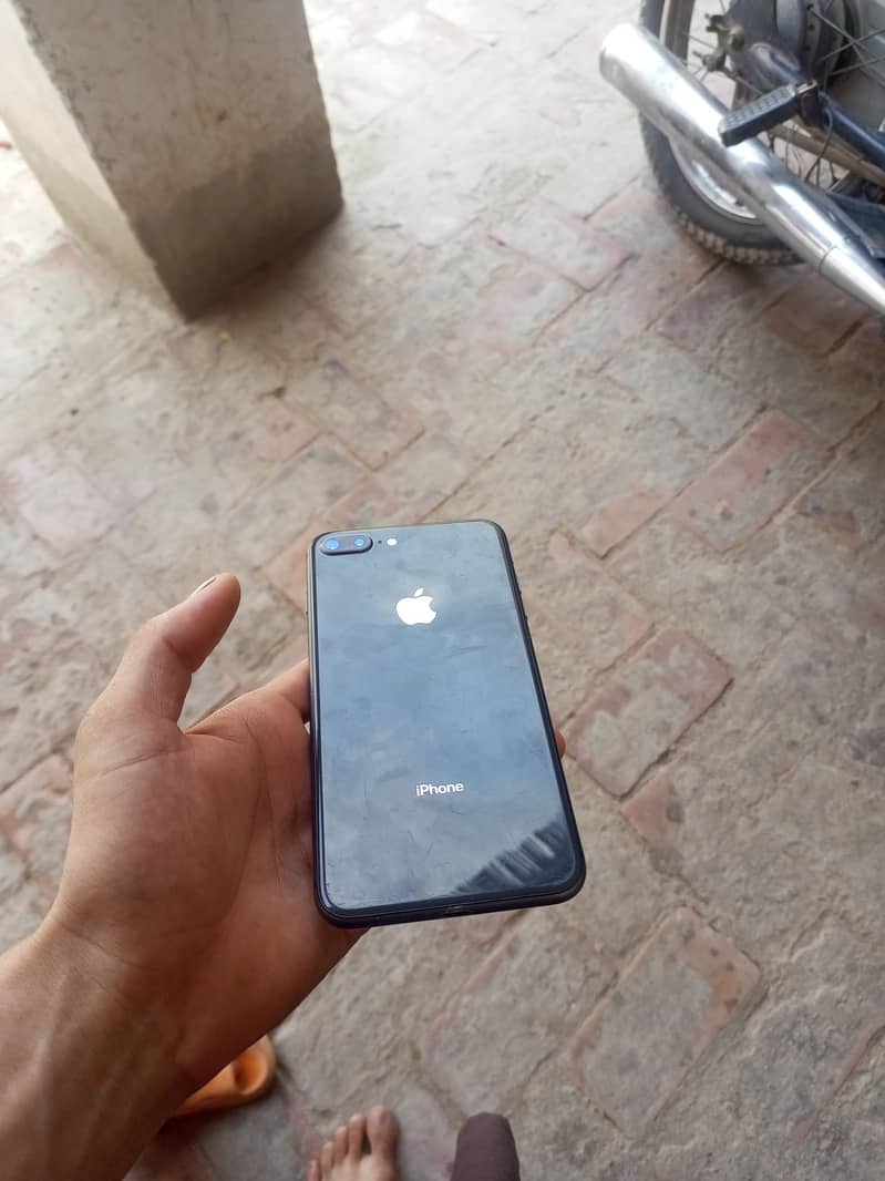 Apple iPhone 8 Plus 5