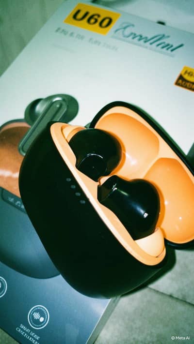 Premium Earbuds | Wireless earbuds | Black colour erabuds