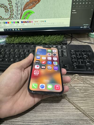 Apple iPhone 13 with box 128GB 10/10 sim locked