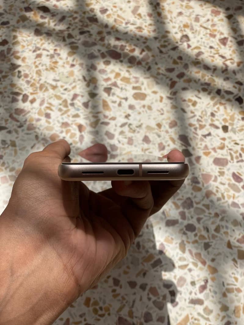 Google Pixel 8 4
