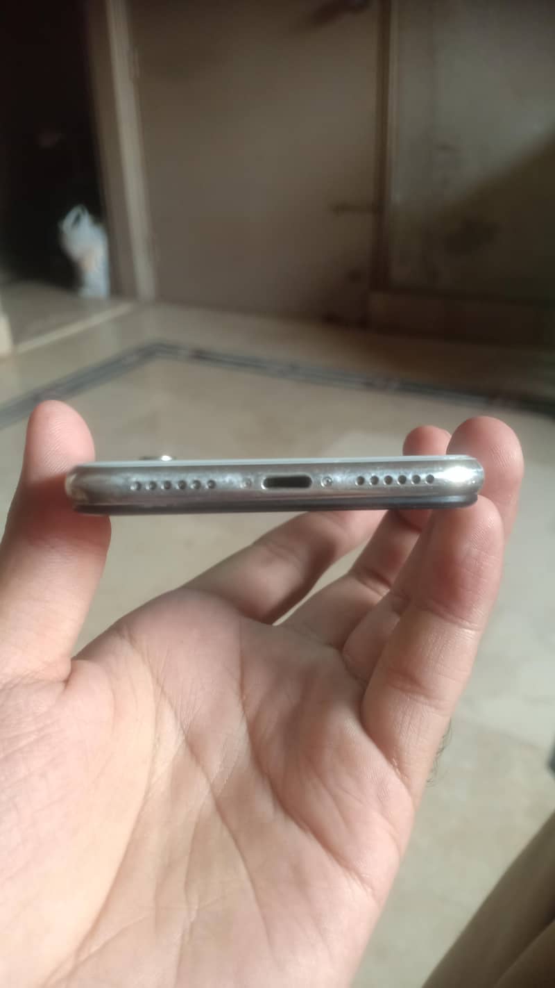 Apple iPhone X 4