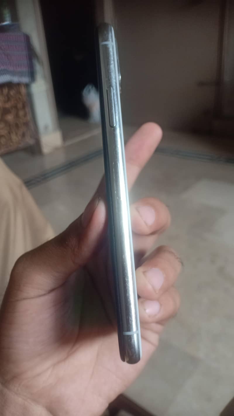Apple iPhone X 5
