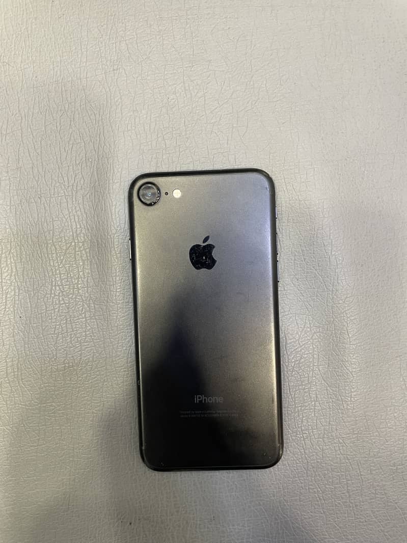 Apple iPhone 7 0