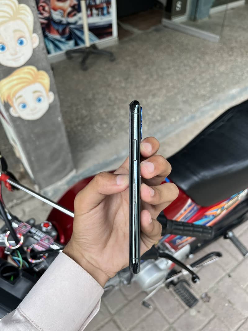 Apple iPhone 11 Pro 3