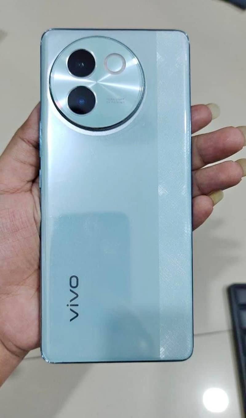 Vivo V30 E 0