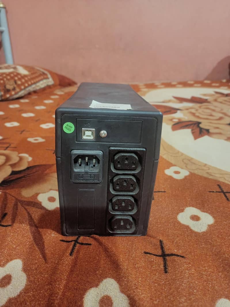 computer UPS 0