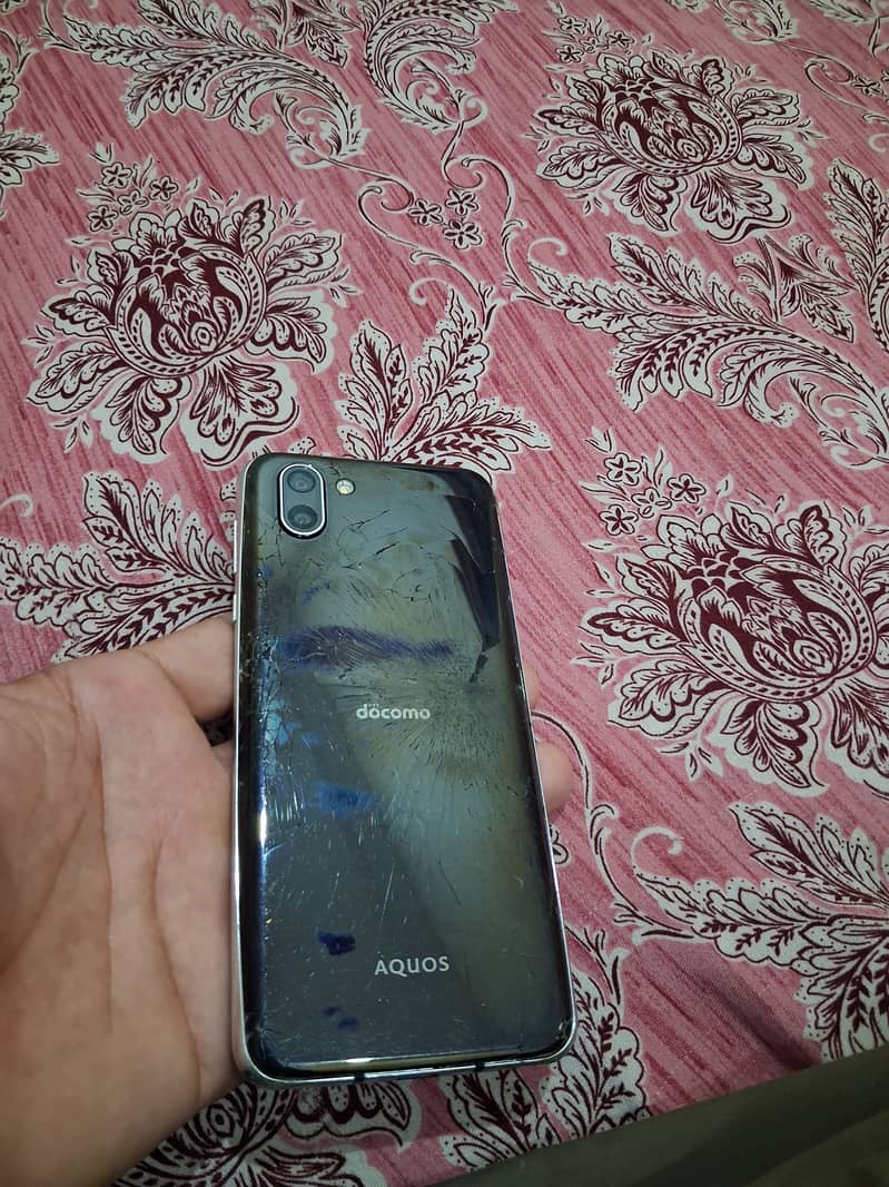 Sharp Aquos R2 1