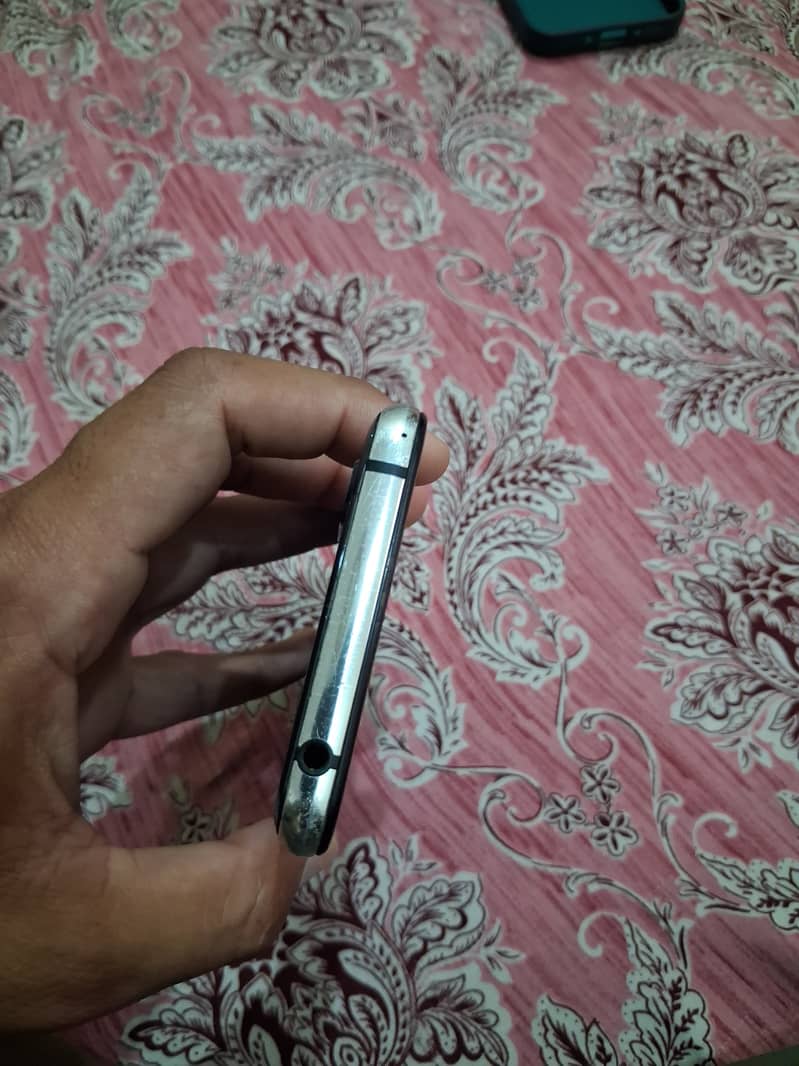 Sharp Aquos R2 2