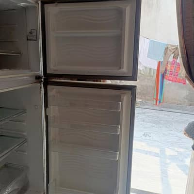 good condition 10/9 dawlance fridge