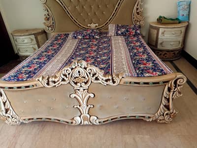 chinoti bed deco paint excellent condition
