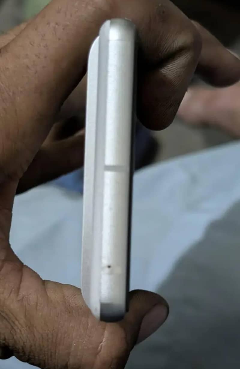 Google Pixel 7 4