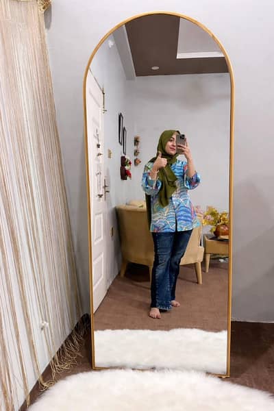 floor mirror+hanging option available